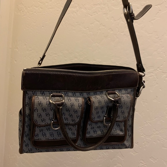 Used Dooney & Bourke purse. - Picture 2 of 6